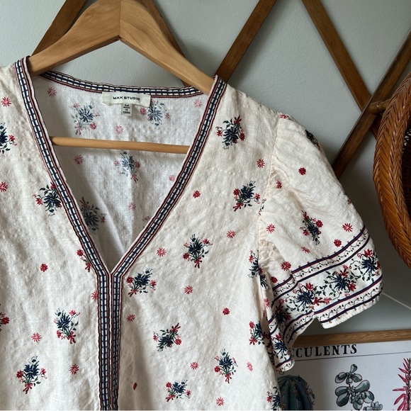 Max Studio Floral Top Medium - Picture 2 of 5
